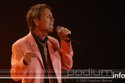 Cliff Richard op Cliff Richard - 11/11 - Ahoy foto