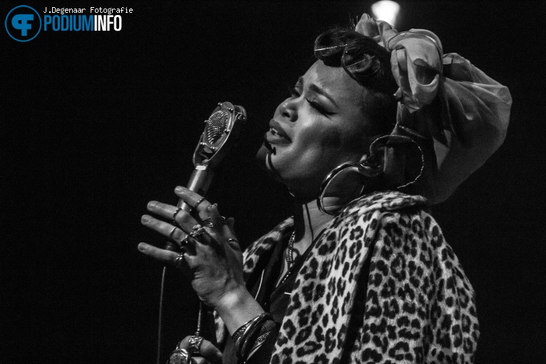 Andra Day op Leon Bridges - 15/4 - TivoliVredenburg foto