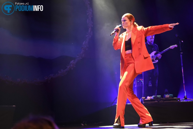 Jess Glynne op Jess Glynne - 15/03 - TivoliVredenburg foto