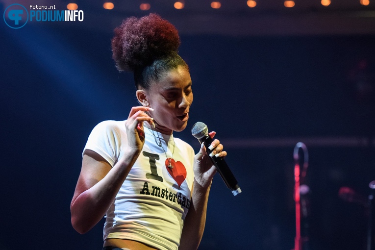 Aby Coulibaly op Olivia Dean - 13/05 - Paradiso foto