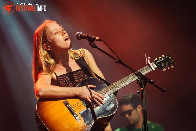 Alice Phoebe Lou op Best Kept Secret 2024 - vrijdag foto op Festivalinfo