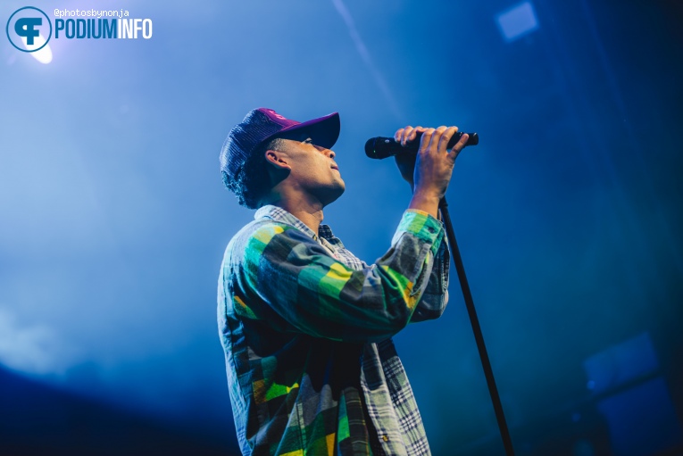 Loyle Carner op Loyle Carner - 02/07 - 013 foto