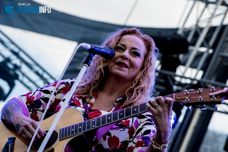 Anneke van Giersbergen op Floor Jansen - 04/07 - Paleis Soestdijk foto