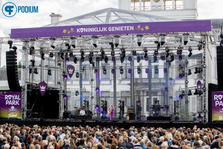 Anneke van Giersbergen op Floor Jansen - 04/07 - Paleis Soestdijk foto