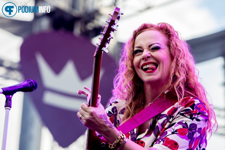 Anneke van Giersbergen op Floor Jansen - 04/07 - Paleis Soestdijk foto