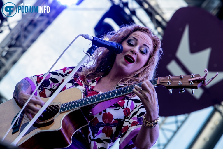 Anneke van Giersbergen op Floor Jansen - 04/07 - Paleis Soestdijk foto