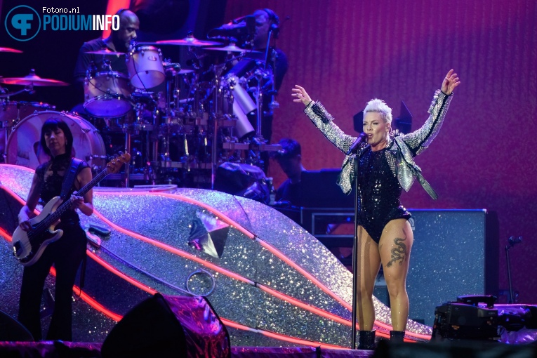 P!nk op P!nk - Summer Carnival Tour - 10/07 - Johan Cruijff ArenA foto