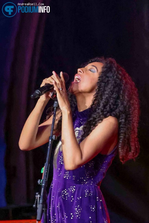 Corinne Bailey Rae op Corinne Bailey Rae - 19/08 - Openlucht Theater Amsterdamse Bos foto