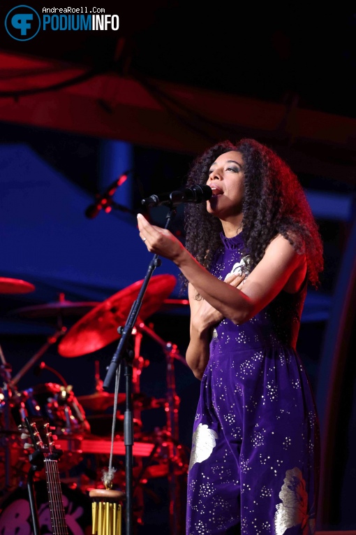 Corinne Bailey Rae op Corinne Bailey Rae - 19/08 - Openlucht Theater Amsterdamse Bos foto