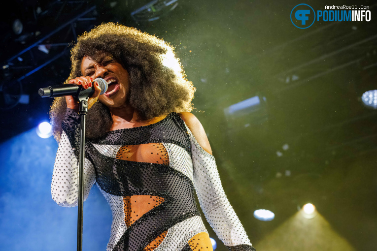 Beverley Knight op Beverley Knight - 02/10 - Tolhuistuin foto