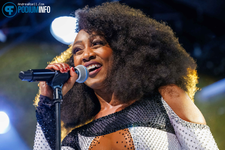 Beverley Knight op Beverley Knight - 02/10 - Tolhuistuin foto