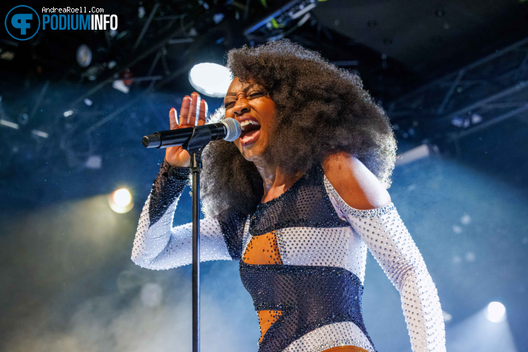 Beverley Knight op Beverley Knight - 02/10 - Tolhuistuin foto