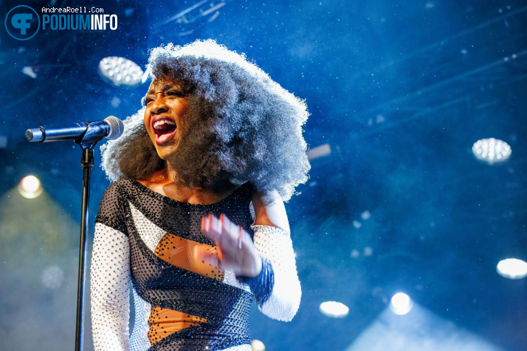 Beverley Knight op Beverley Knight - 02/10 - Tolhuistuin foto