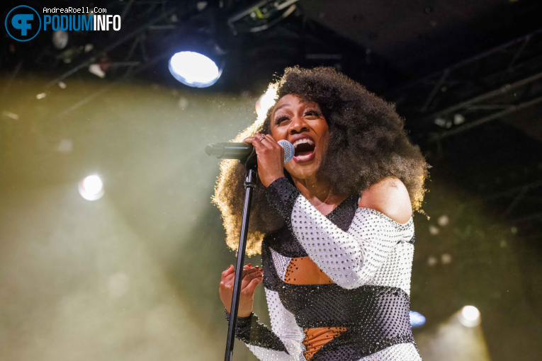 Beverley Knight op Beverley Knight - 02/10 - Tolhuistuin foto