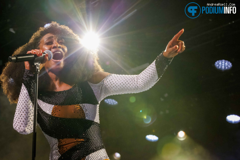 Beverley Knight op Beverley Knight - 02/10 - Tolhuistuin foto