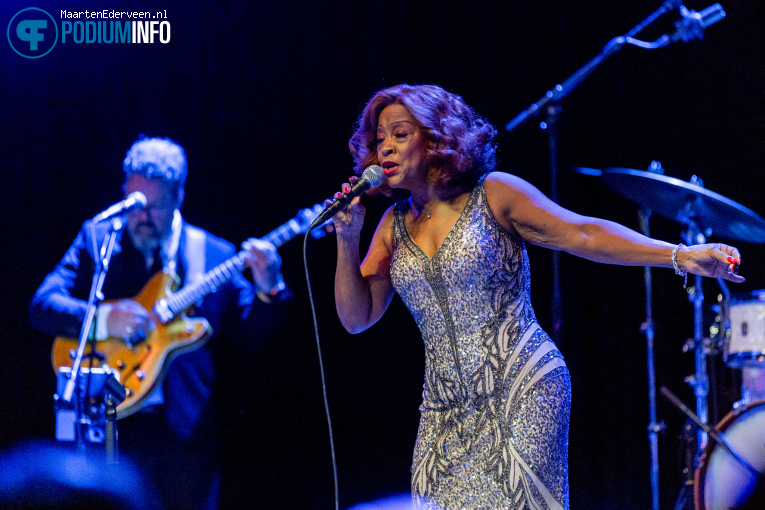 The Three Degrees op Three Degrees - 02/10 - Paard foto