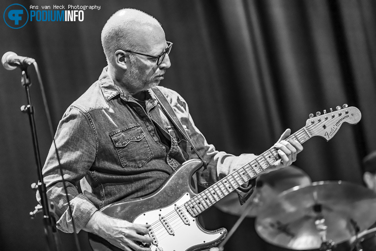 Oz Noy op Oz Noy Trio w/ Anton Fig & Jimmy Haslip - 17/10 - Boerderij foto