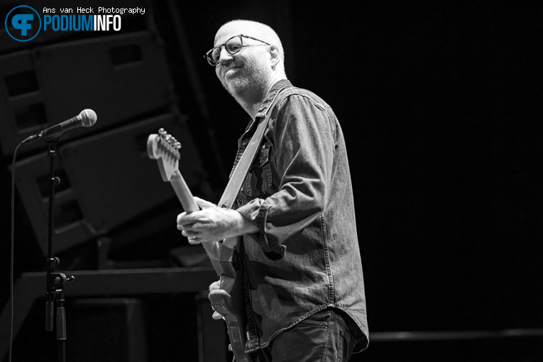 Oz Noy op Oz Noy Trio w/ Anton Fig & Jimmy Haslip - 17/10 - Boerderij foto