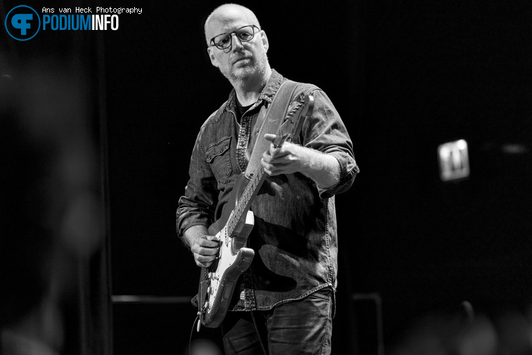 Oz Noy op Oz Noy Trio w/ Anton Fig & Jimmy Haslip - 17/10 - Boerderij foto