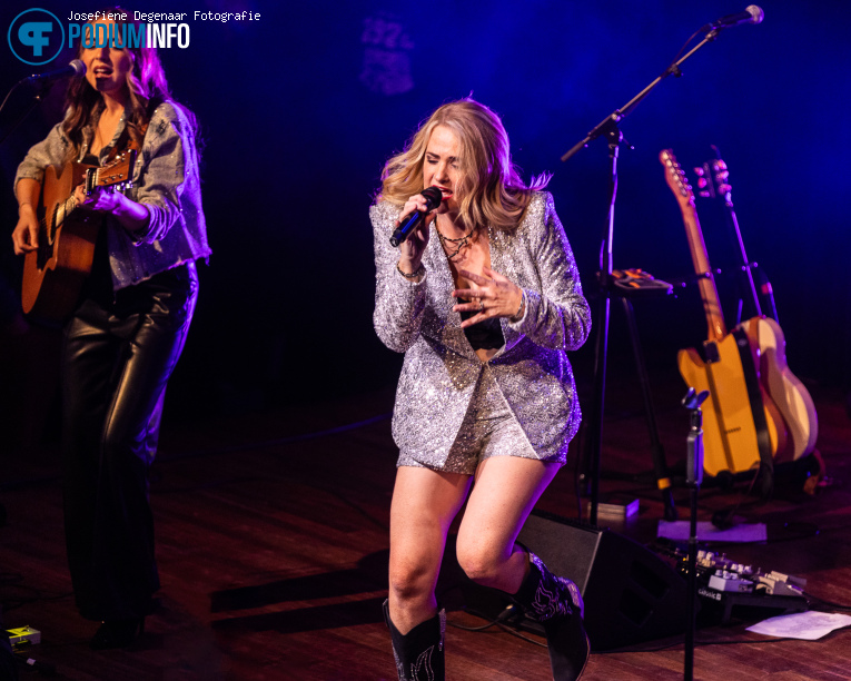 Elles Bailey op Elles Bailey - 20/10 - TivoliVredenburg foto