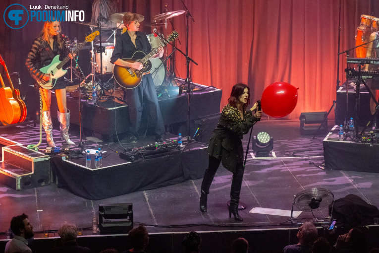 Sylvie Kreusch op Sylvie Kreusch - 11/12 - Paradiso foto