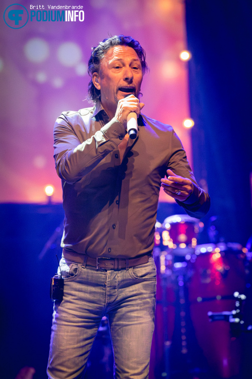 Henk Bernard op Hollandse Toppers: John West live met band - 13/12 - 013 foto