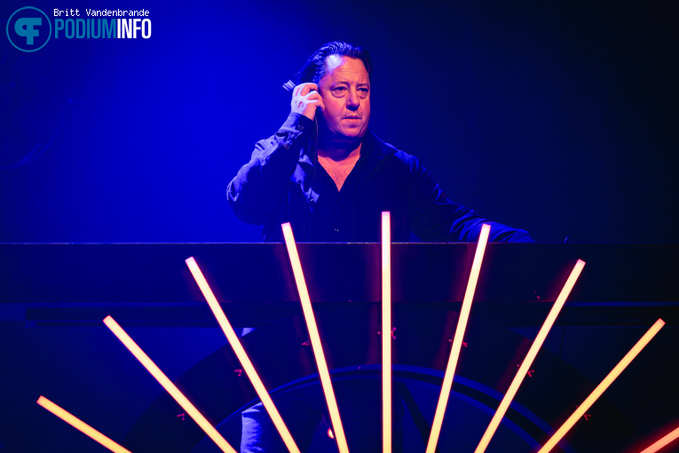 DJ Coenio op Hollandse Toppers: John West live met band - 13/12 - 013 foto