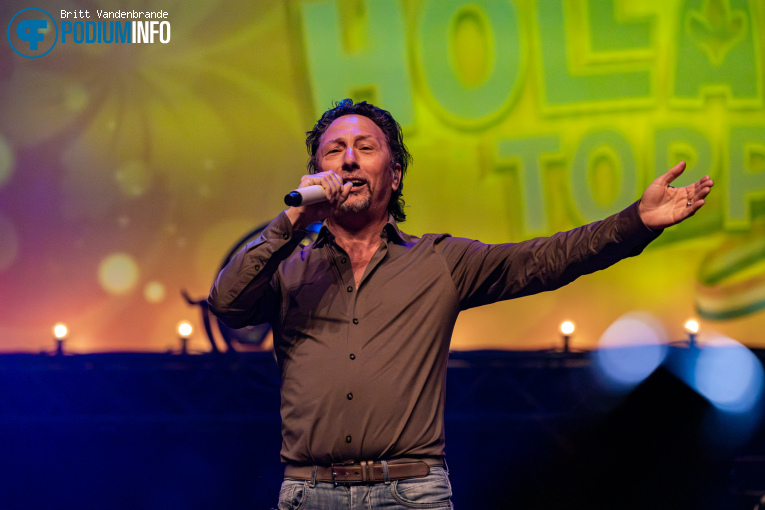 Henk Bernard op Hollandse Toppers: John West live met band - 13/12 - 013 foto