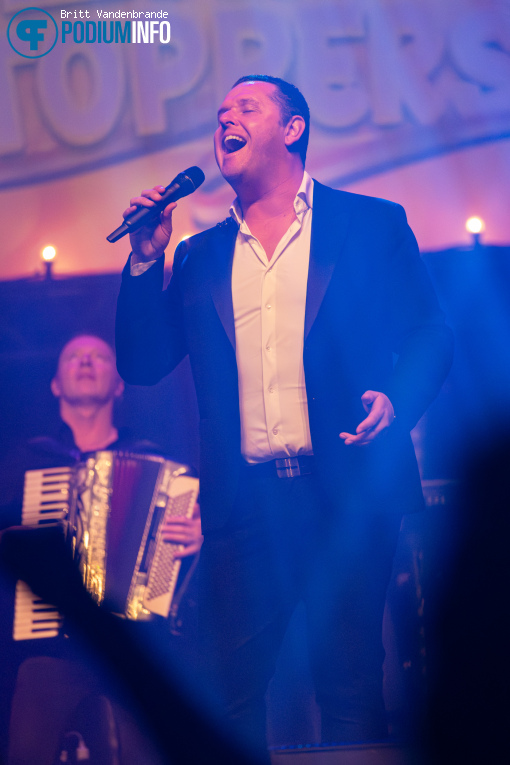 John West op Hollandse Toppers: John West live met band - 13/12 - 013 foto