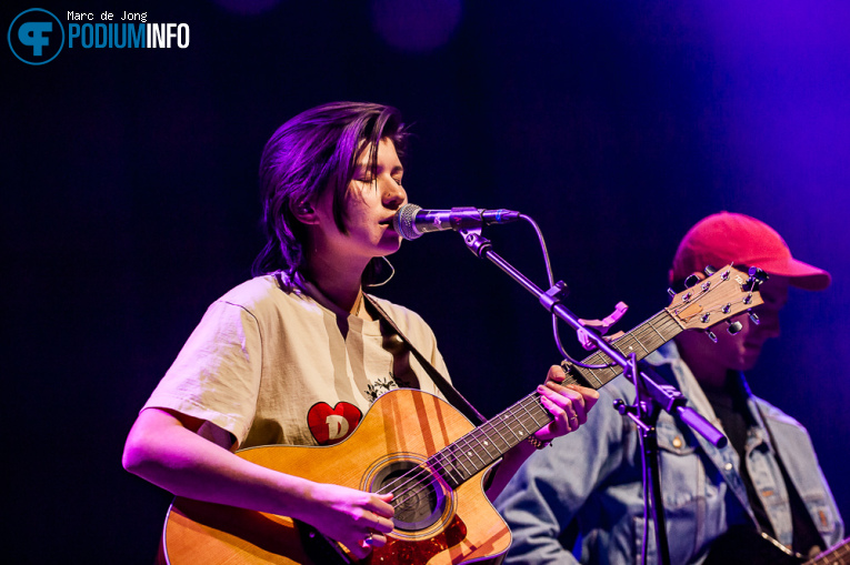 Laura Sjin op Maria Mena - 23/01 - TivoliVredenburg foto