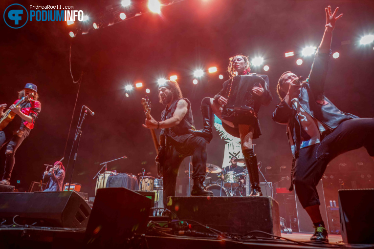 Gogol Bordello op Dropkick Murphys - 29/01 - Ziggo Dome foto