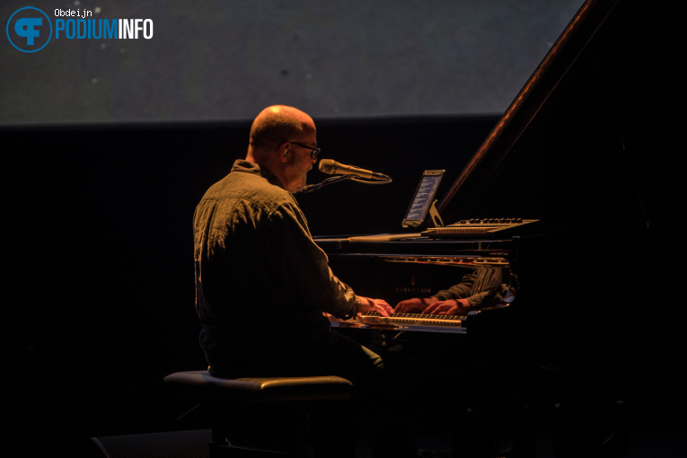 Jules Maxwell op Lisa Gerrard - 11/02 - TivoliVredenburg foto