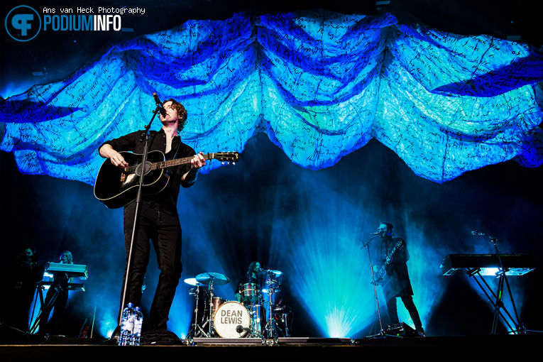 Dean Lewis op Dean Lewis - 25/02 - Ziggo Dome foto