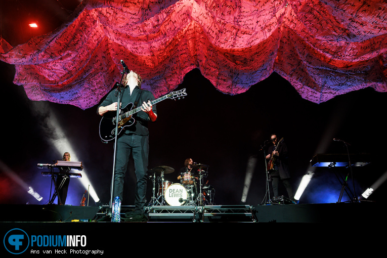 Dean Lewis op Dean Lewis - 25/02 - Ziggo Dome foto