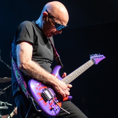 review: Joe Satriani - 13/04 - Muziekcentrum Enschede Joe Satriani