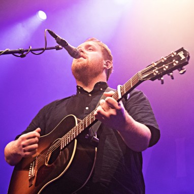 review: Gavin James - 07/10 - Effenaar Gavin James