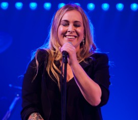 Anouk opnieuw voor groot strandconcert naar Scheveningen