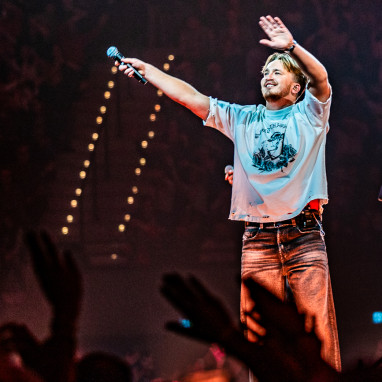 Thuis Bij Snelle Festival maakt namen voor 2027 bekend o.a. Guus Meeuwis en Kraantje Pappie