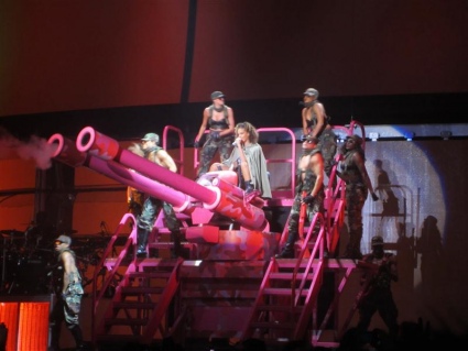 Rihanna - The Loud Tour Gelredome gebruiker foto - P1010835A